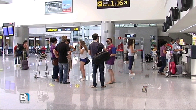 L’oferta de places per volar a Menorca aquest estiu creix un 4%25 i supera els 3,7 milions