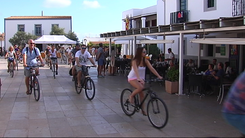 Bicicletada+popular+a+Formentera+per+promocionar+les+rutes+verdes+que+recorren+l%E2%80%99illa