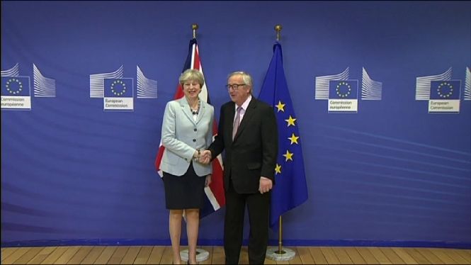 La Comissió Europea i el Regne Unit tanquen el primer acord del Brexit