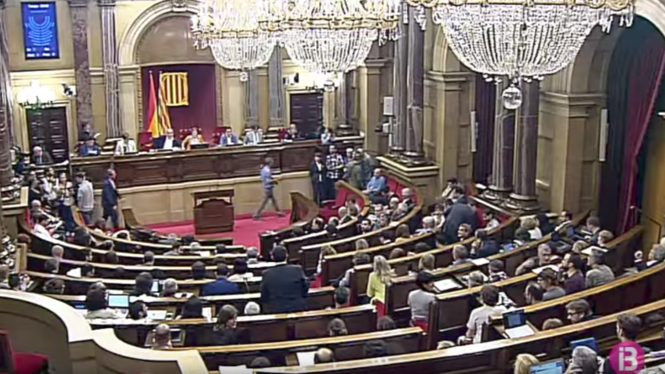 El Parlament aprova la llei per convertir Catalunya en república