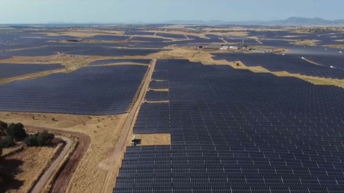 El documental “Vidas irrenovables” qüestiona el model actual de la transició energètica