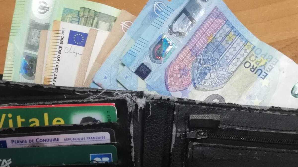 Què faries si trobassis una cartera amb 600 euros?