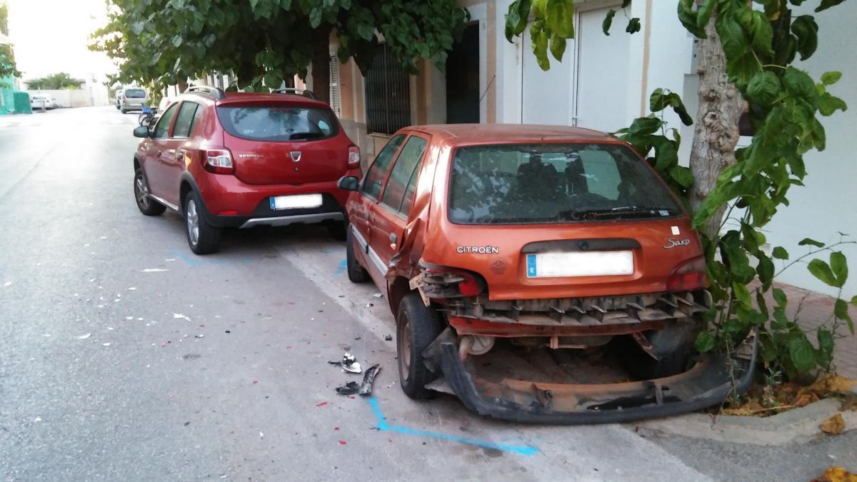 La Policia de Ciutadella cerca un cotxe que ha envestit altres quatre i ha fugit