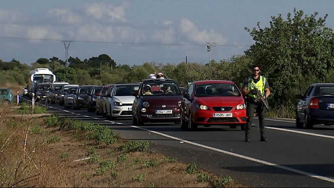 Mesures+de+seguretat+extremes+en+una+retenci%C3%B3+per+accident+a+la+carretera+Campos-+Llucmajor