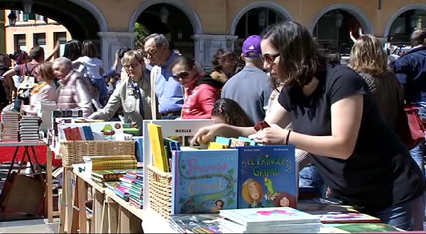 Sant+Jordi+omple+de+llibres+el+centre+de+Palma