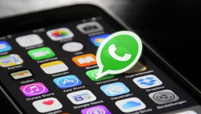 Els espanyols passen més de cinc hores al dia a WhatsApp​