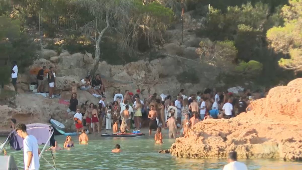 Tanquen cala Gracioneta a Sant Antoni per celebrar un esdeveniment privat