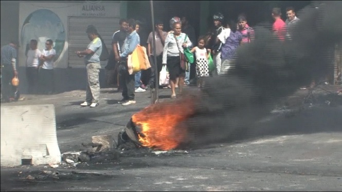 Moren+5+persones+a+Hondures+per+les+protestes+post+electorals