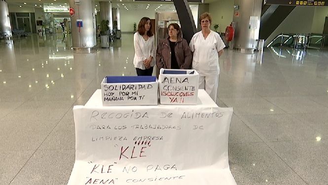 Les netejadores de l’Aeroport de Menorca munten una parada solidària per rebre ajudes