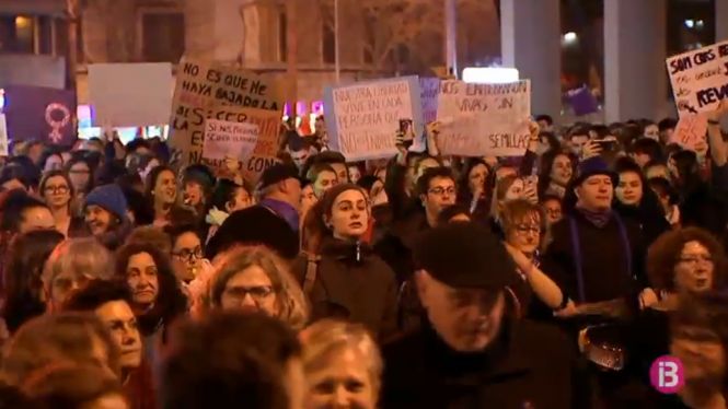 La+manifestaci%C3%B3+feminista+m%C3%A9s+multitudin%C3%A0ria+de+la+hist%C3%B2ria