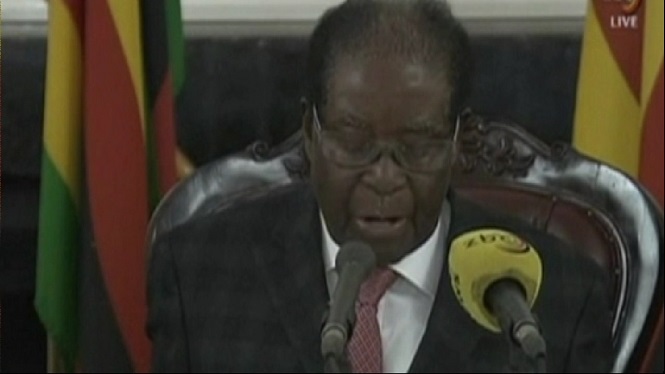 Mugabe+s%E2%80%99aferra+de+moment+al+poder