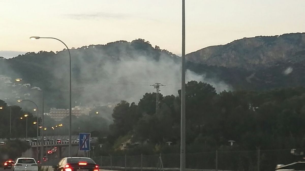 Crema un cotxe en el túnel d’accés a Peguera