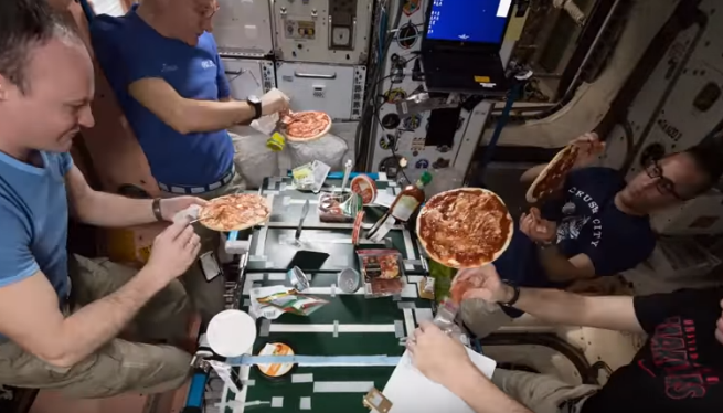 Com es fa una pizza a l’Estació Espacial Internacional?