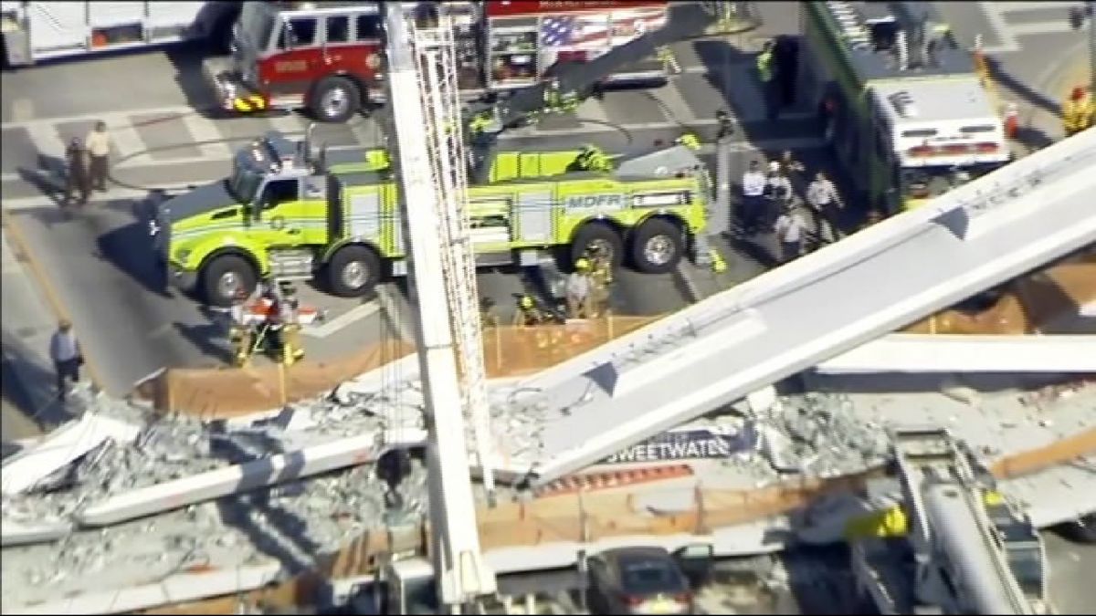 Sis morts per l’esfondrament del pont de Miami