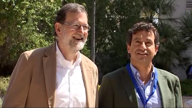 Rajoy+insinua+que+s%E2%80%99apujar%C3%A0+fins+al+75%2525+el+descompte+aeri+amb+la+Pen%C3%ADnsula