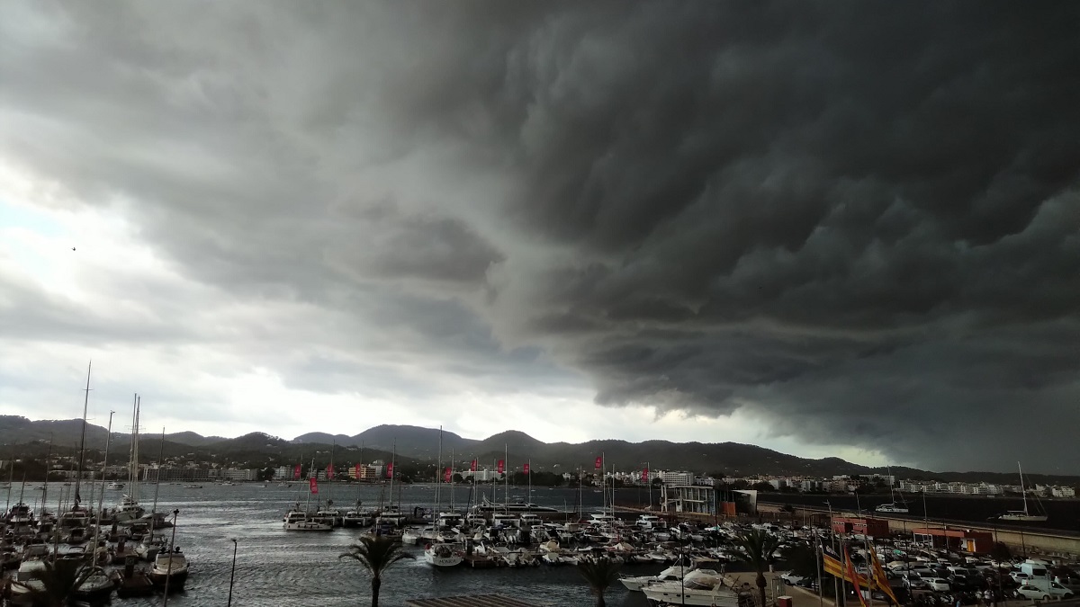 Les tempestes ja toquen terra: avís taronja i Pla Inunbal activats