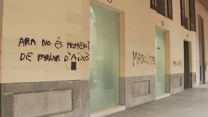 La seu del PP a Palma apareix amb la pintada “masclistes” a la seva façana