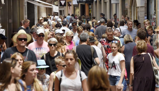 Els turistes estrangers han deixat 14.300 milions a les Illes, un 12%25 més que fa un any