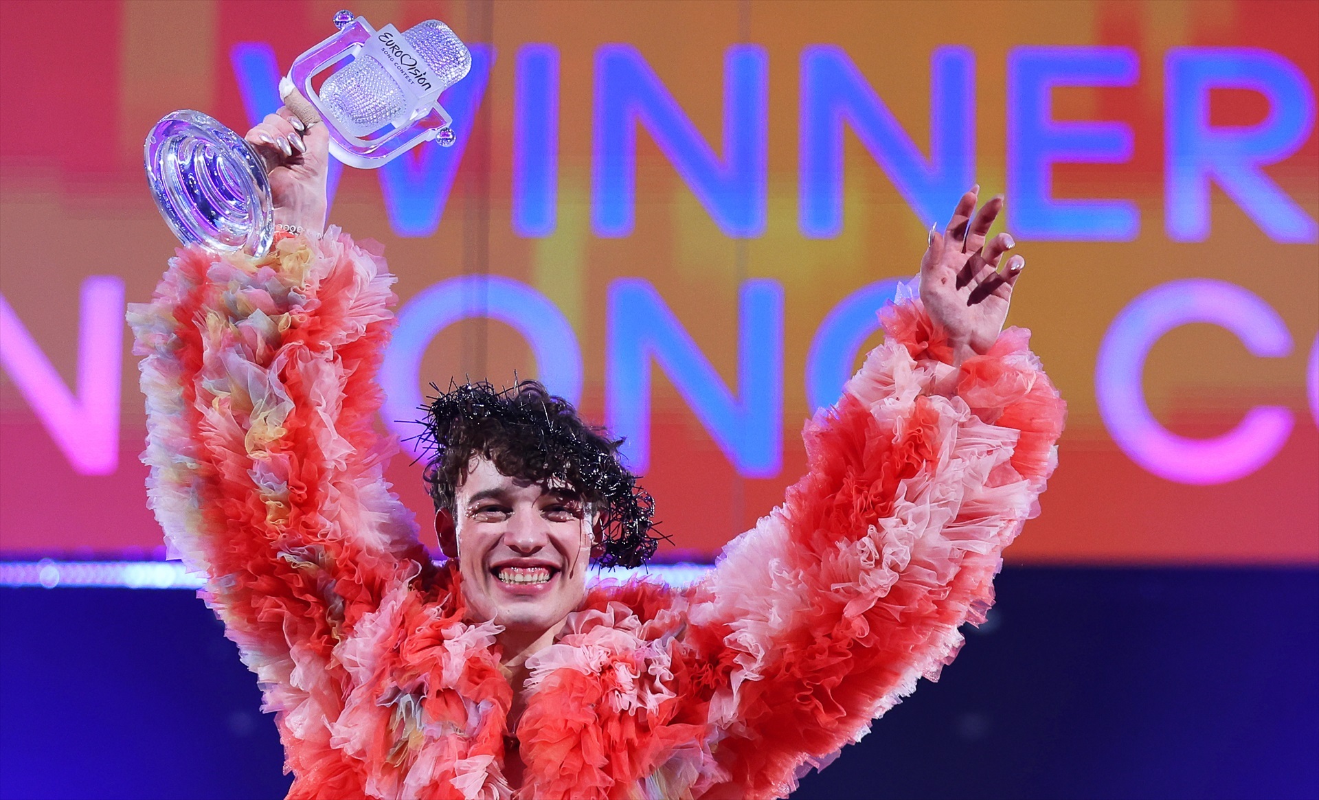 El cantant Nemo, de Suïssa, guanya el Festival d'Eurovisió. Jens Büttner / dpa